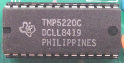 Close-up of the Texas Instruments TMP5220C speech processor on the ECHO IIb.