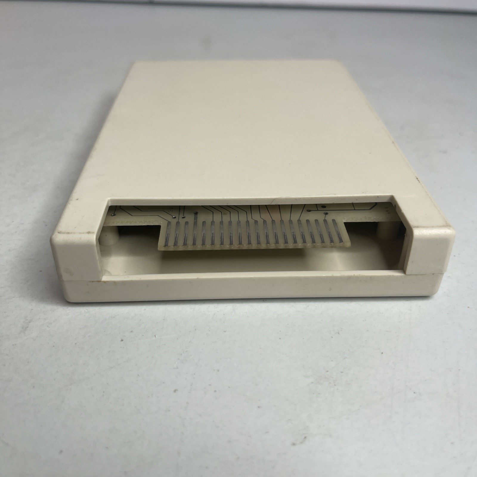 Cartridge housing and expansion connector